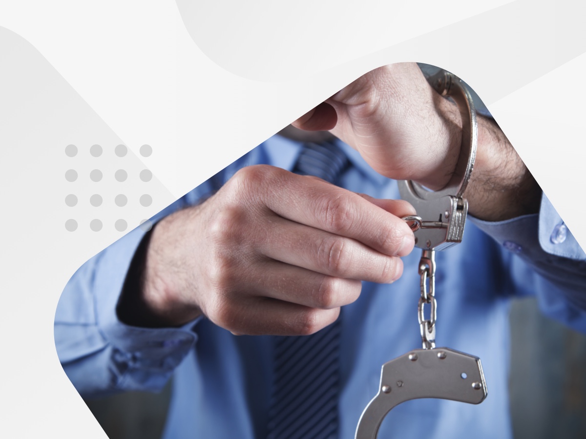 unlocking handcuffs